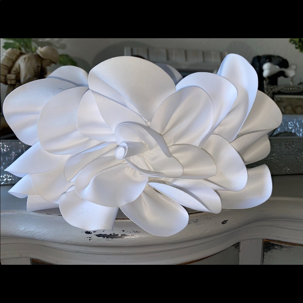 Floral clutch